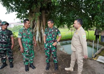 Bupati Pakpak Bharat Mengajak Danrem 023/KS Mengunjungi Mata Air Peninggalan Raja Sisingamangaraja XII di Desa Salak II