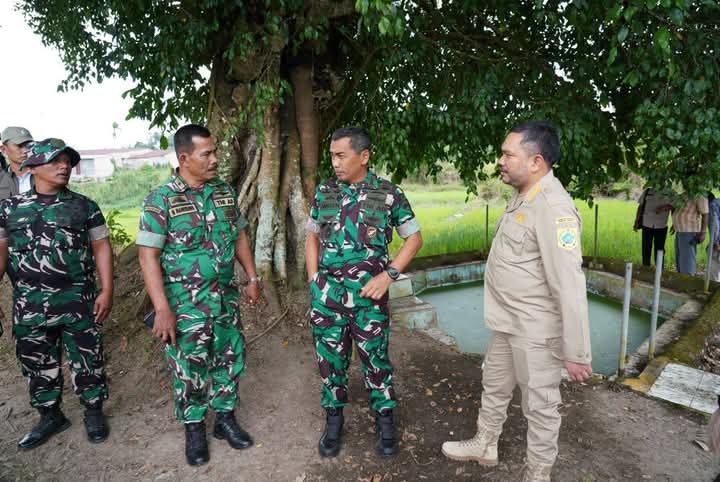 Bupati Pakpak Bharat Mengajak Danrem 023/KS Mengunjungi Mata Air Peninggalan Raja Sisingamangaraja XII di Desa Salak II
