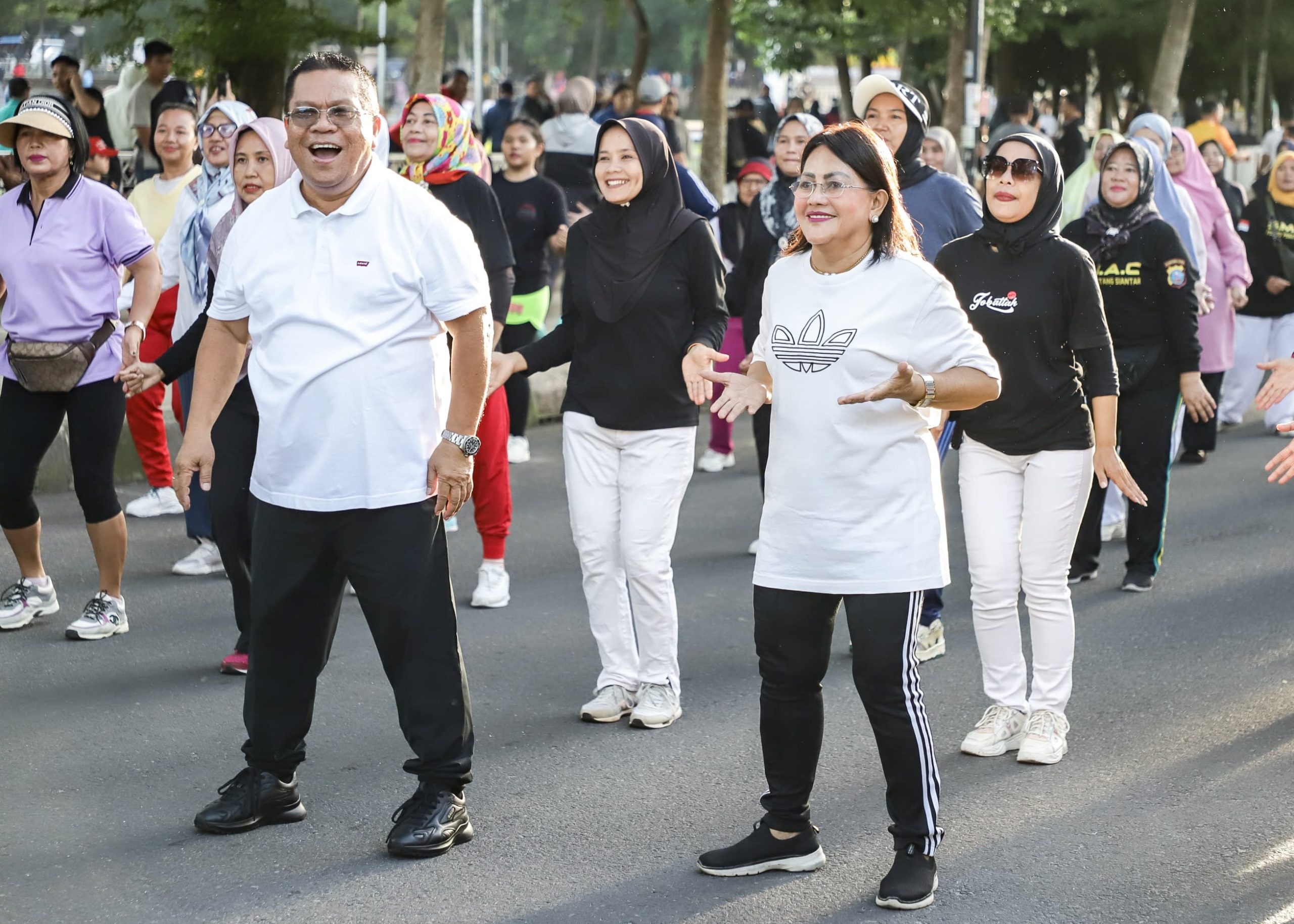 Wali Kota Pematangsiantar Wesly Silalahi Mengikuti Car Free Day Yang Digelar Satlantas Polres Pematangsiantar Wali Kota Pematangsiantar Wesly Silalahi Mengikuti Car Free Day Yang Digelar Satlantas Polres Pematangsiantar