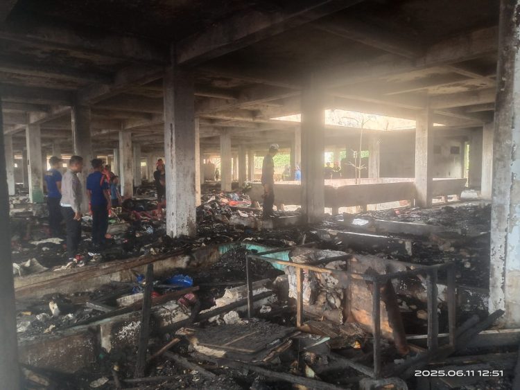 Gedung IV Pasar Horas Siantar Nyaris Terbakar, 5 Unit Damkar Diturunkan