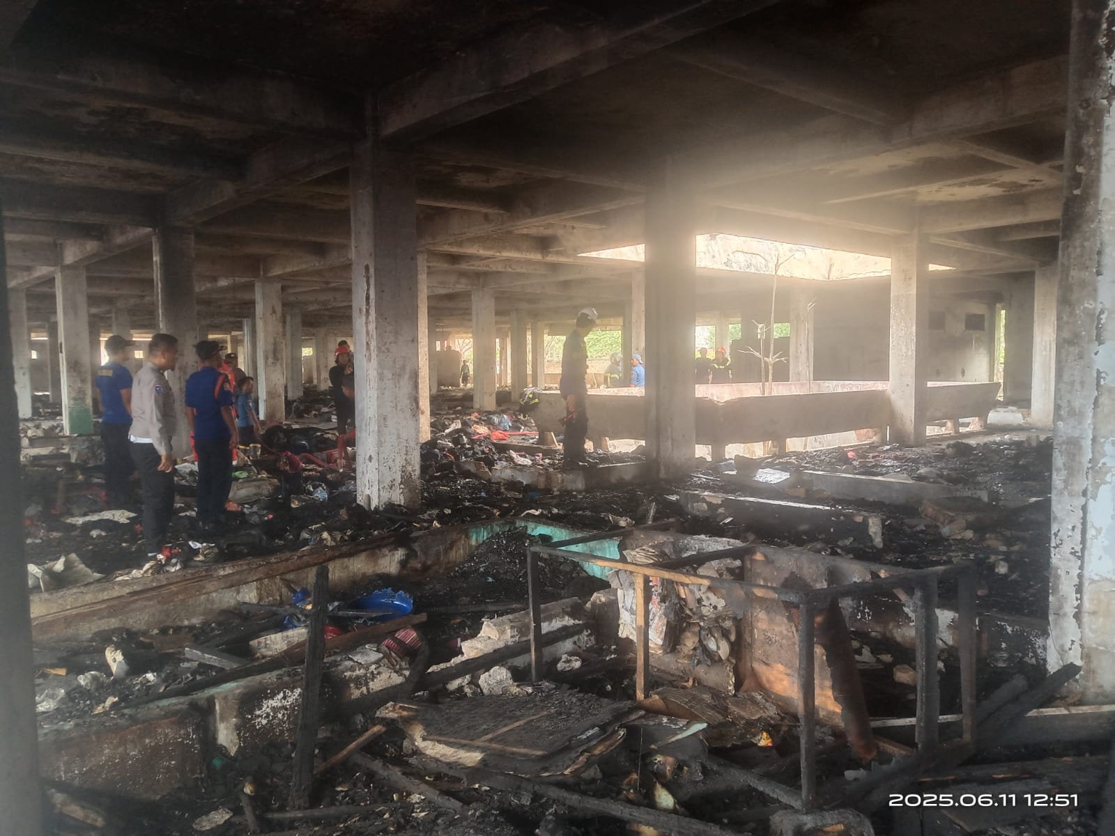 Gedung IV Pasar Horas Siantar Nyaris Terbakar, 5 Unit Damkar Diturunkan Gedung IV Pasar Horas Siantar Nyaris Terbakar, 5 Unit Damkar Diturunkan
