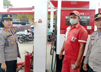 Sambangi SPBU, Kapolsek Siantar Utara Sosialisasi Call Center 110 