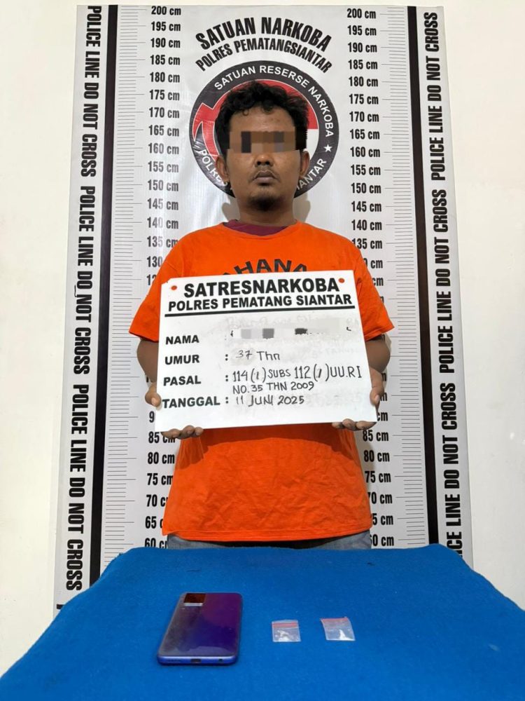 Polres Pematangsiantar Ringkus Pria Pemilik 2 Paket Sabu Saat Berdiri Di jalan Sibatu-batu