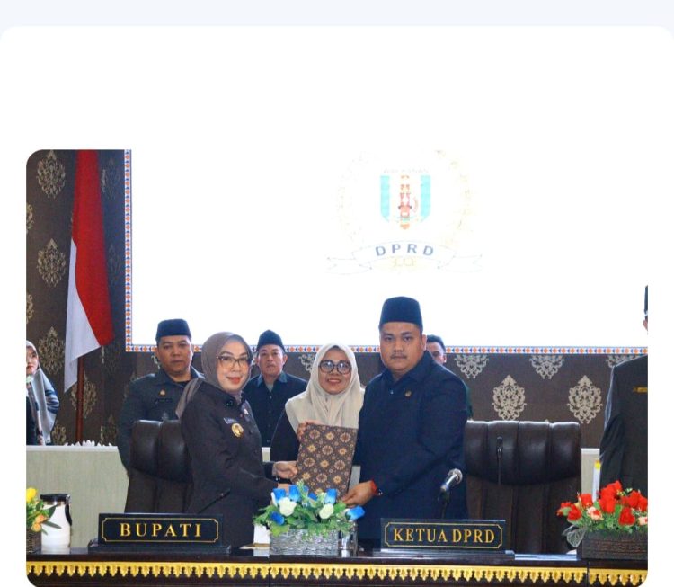 Bupati Ayu Asalasiyah Hadiri Rapat Paripurna Penyampaian Raperda Pertanggungjawaban Pelaksanaan APBD Way Kanan Tahun Anggaran 2024