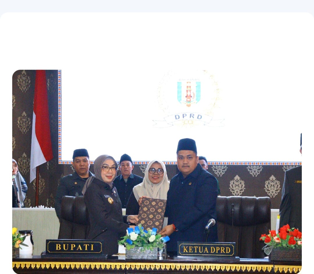 Bupati Ayu Asalasiyah Hadiri Rapat Paripurna Penyampaian Raperda Pertanggungjawaban Pelaksanaan APBD Way Kanan Tahun Anggaran 2024