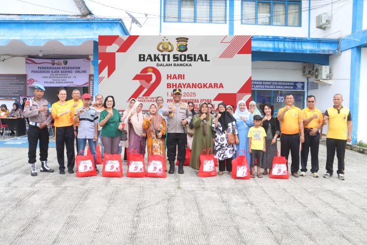 Polres Simalungun Bagikan 150 Paket Sembako Gratis Untuk Lansia Dan Masyarakat Sambut HUT Bhayangkara Ke-79