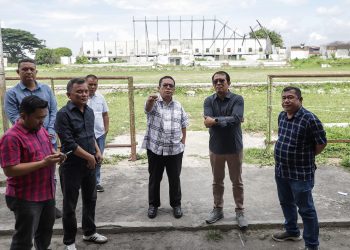 Wali Kota Pematangsiantar Wesly Silalahi Bersama Anggota DPD RI Pdt Penrad Siagian STh MSi Tinjau Stadion Sang Naualuh