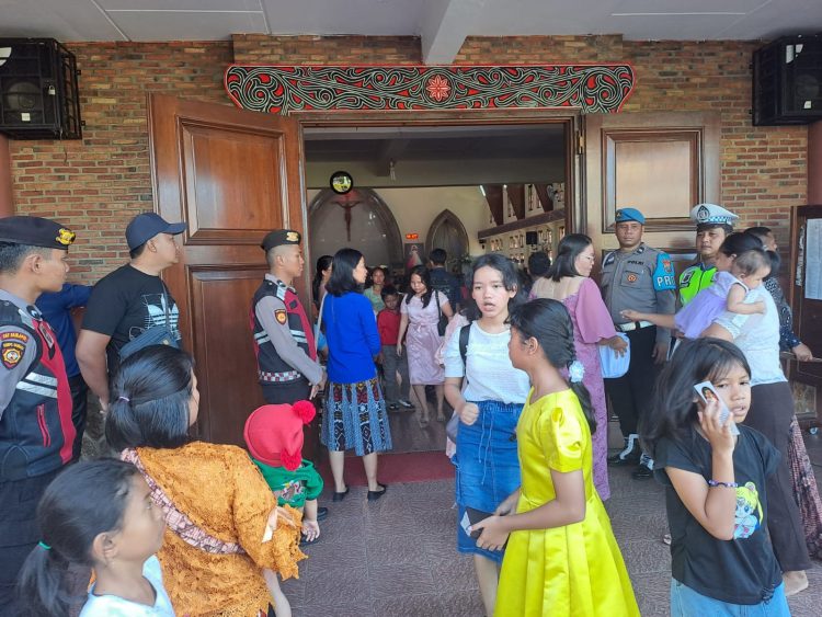 Pastikan Ibadah Minggu Berjalan Aman dan lancar, Polres Tapteng Amankan Sejumlah Gereja