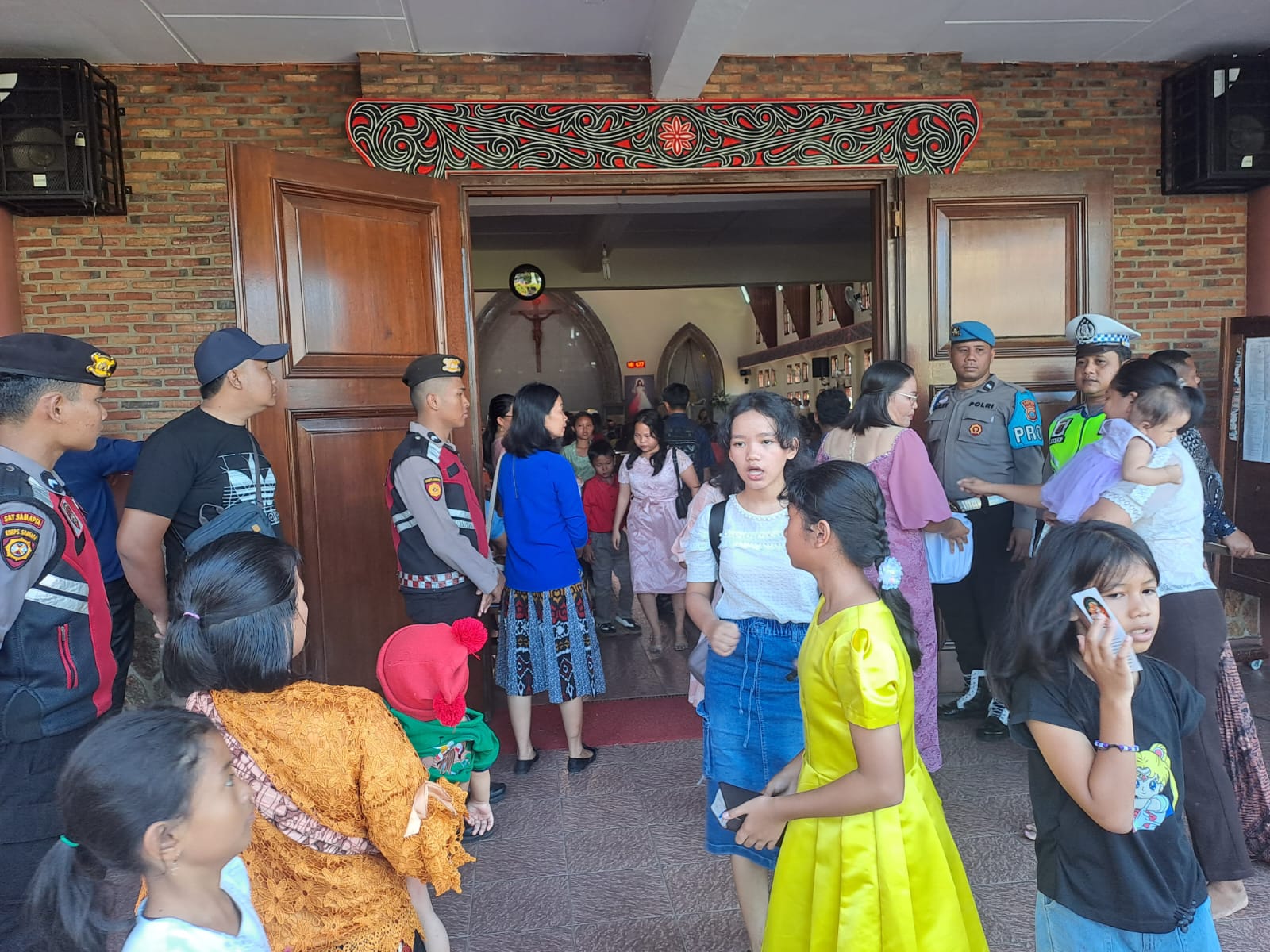 Pastikan Ibadah Minggu Berjalan Aman dan lancar, Polres Tapteng Amankan Sejumlah Gereja