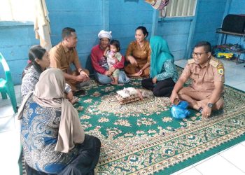 Mencegah Resiko Stunting, Kepdes Sukaramai Kunjungi Warga