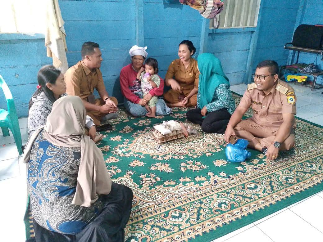 Mencegah Resiko Stunting, Kepdes Sukaramai Kunjungi Warga