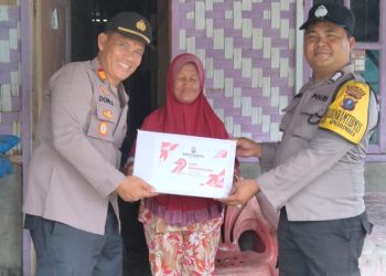 Sambut HUT Bhayangkara ke 79, Kapolsek Siantar Marihat Berikan Bansos kepada Warga Membutuhkan