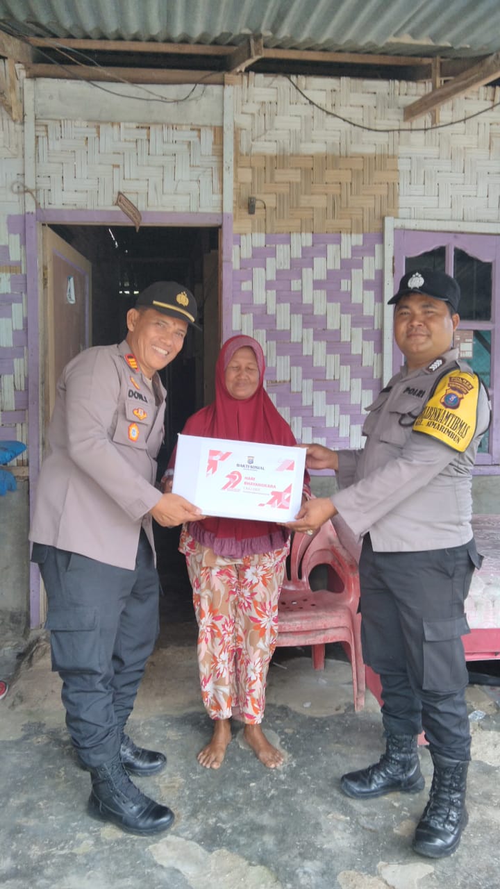 Sambut HUT Bhayangkara ke 79, Kapolsek Siantar Marihat Berikan Bansos kepada Warga Membutuhkan Sambut HUT Bhayangkara ke 79, Kapolsek Siantar Marihat Berikan Bansos kepada Warga Membutuhkan