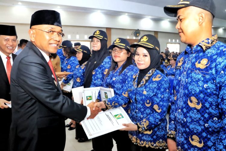 Serahkan SK dan Lantik 1.068 PPPK, Bupati Simalungun Minta Tingkatkan Disiplin Kerja dan Pelayanan Kepada Masyarakat