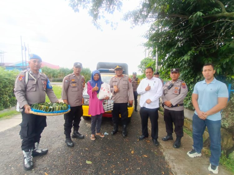 "Polri Untuk Masyarakat", Polsek Siantar Selatan Berikan Bansos kepada Warga Membutuhkan
