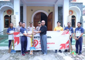 Sambut Hari Bhayangkara Ke-79 Tahun 2025, Polres Sibolga Bersihkan Gereja