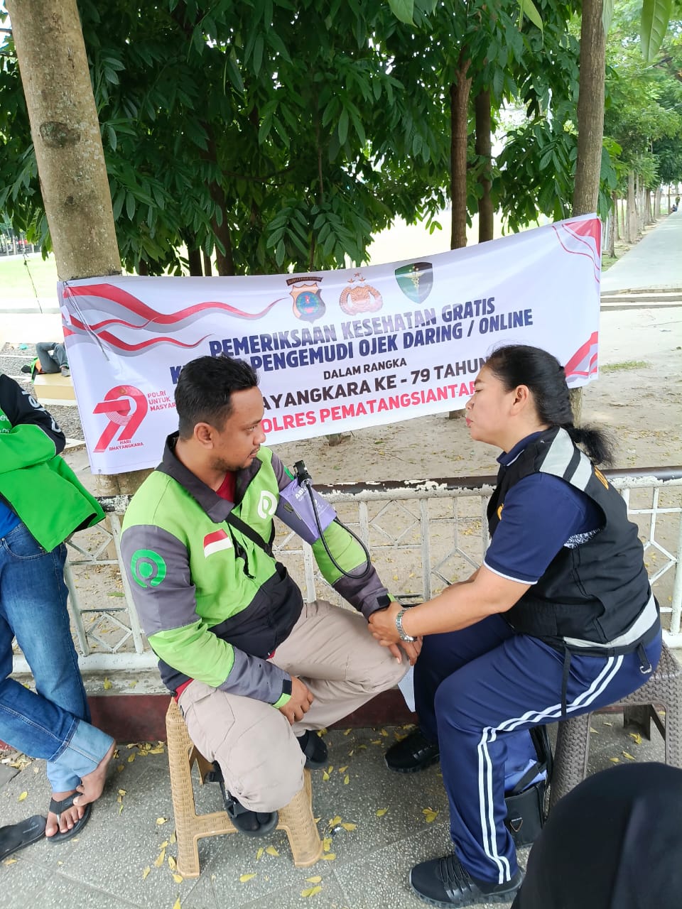 Sambut HUT Bhayangkara ke 79, Polres Pematangsianțar Pemeriksa Kesehatan Gratis Pengemudi Ojek Online Sambut HUT Bhayangkara ke 79, Polres Pematangsianțar Pemeriksa Kesehatan Gratis Pengemudi Ojek Online