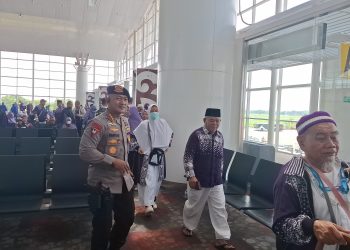 Satuan Brimob Polda Sumut Bertindak Cepat Tangani Ancaman Bom Di Pesawat Saudi Arabia sv 5276 di Bandara KNIA