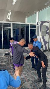 Satuan Brimob Polda Sumut Bertindak Cepat Tangani Ancaman Bom Di Pesawat Saudi Arabia sv 5276 di Bandara KNIA