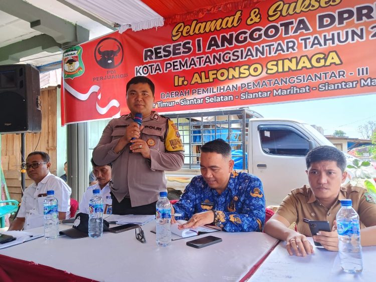 Polsek Siantar Marihat Hadiri Reses Anggota DPRD Pematangsiantar di Sianjur Nauli