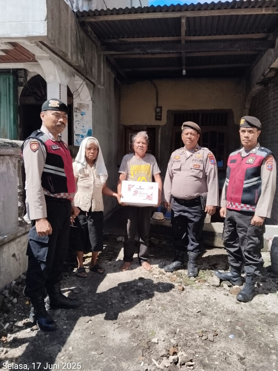 Sambut HUT Bhayangkara ke 79, Sat Samapta Polres Pematangsiantar Salurkan Bansos kepada Warga Yang Membutuhkan Sambut HUT Bhayangkara ke 79, Sat Samapta Polres Pematangsiantar Salurkan Bansos kepada Warga Yang Membutuhkan