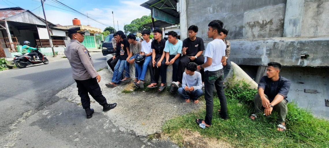 Jalin Komunikasi, Sat Binmas Polres Pematangsiantar Sambangi Masyarakat di Jalan Pane