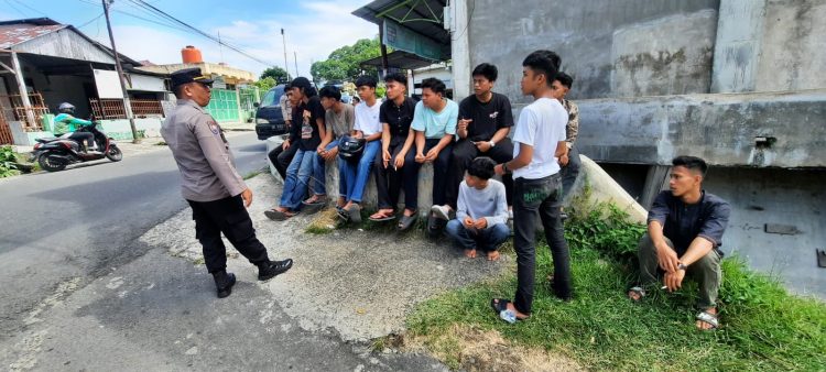 Jalin Komunikasi, Sat Binmas Polres Pematangsiantar Sambangi Masyarakat di Jalan Pane Jalin Komunikasi, Sat Binmas Polres Pematangsiantar Sambangi Masyarakat di Jalan Pane