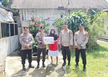 Sat Binmas Polres Pematangsiantar Sambang Bagikan Bansos kepada Warga Membutuhkan