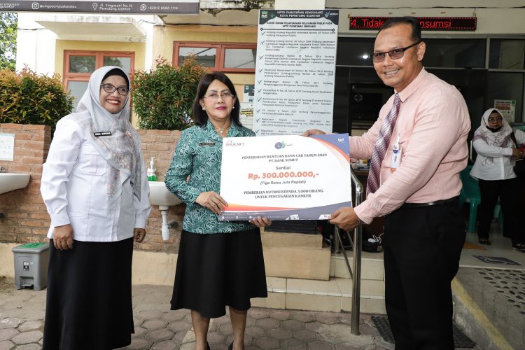Ketua TP PKK Kota Pematangsiantar Ny Liswati Wesly Silalahi Menghadiri Acara Gebyar IVA Test, Sadanis dan Cek Kesehatan Gratis di Puskesmas Singosari