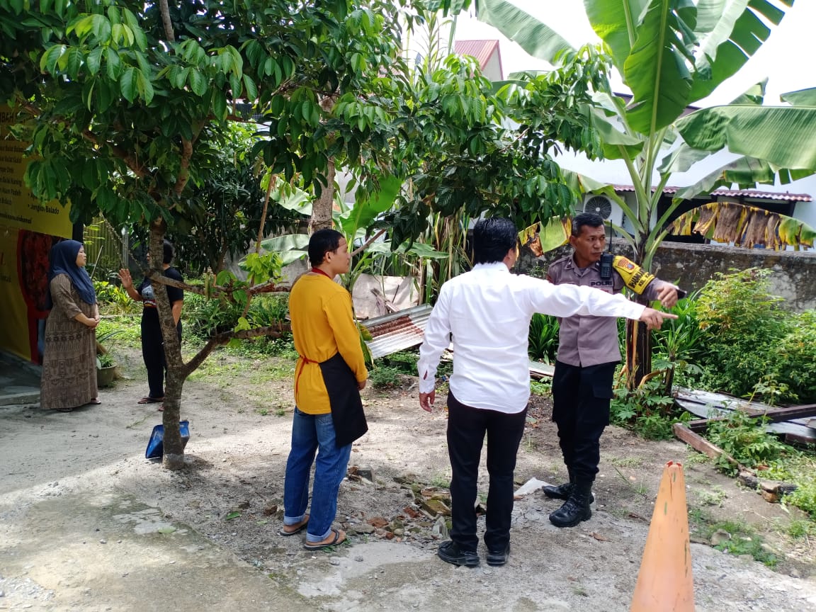 Polsek Siantar Selatan Bersama Lurah Karo Respon Keluhan Warga Polsek Siantar Selatan Bersama Lurah Karo Respon Keluhan Warga