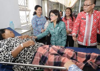 Ketua TP PKK Kota Pematangsiantar Ny Liswati Wesly Silalahi Tinjau Pelayanan KB MOW di RSUD dr Djasamen Saragih