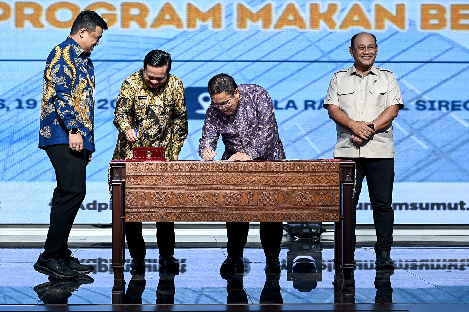 Wali Kota Pematangsiantar Wesly Silalahi Tandatangani Nota Kesepahaman Percepatan Pengadaan Lahan Pendirian SPPG Wali Kota Pematangsiantar Wesly Silalahi Tandatangani Nota Kesepahaman Percepatan Pengadaan Lahan Pendirian SPPG