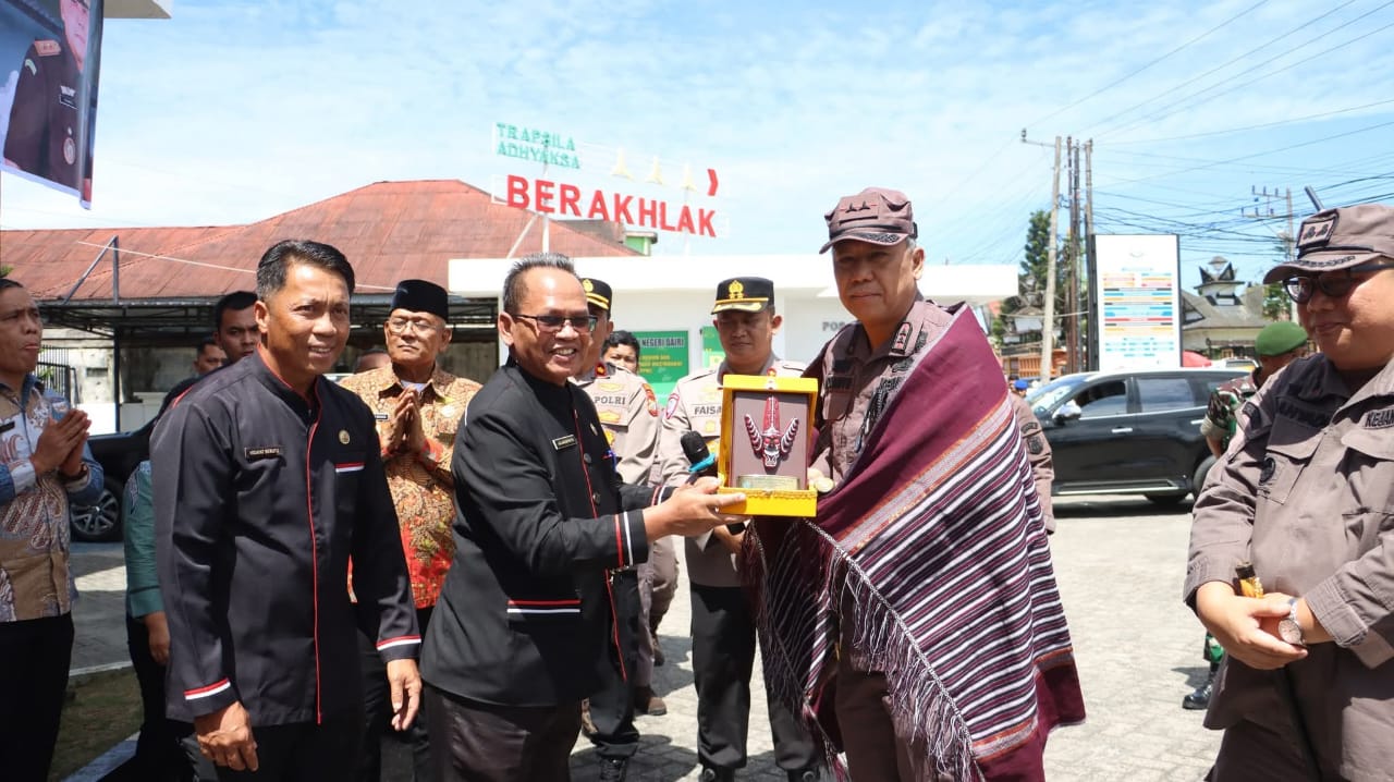 Sekda Pakpak Bharat Hadiri Kunker Kejatisu di Kantor Kejaksaan Negeri Dairi