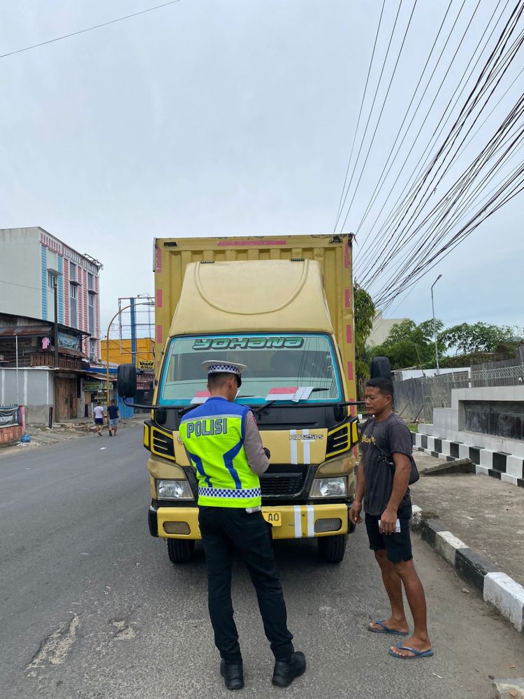 Sat Lantas Polres Sibolga Berikan Imbauan Dan Sosialisasi Overload Dan Overdimensi Bagi Pengendara 