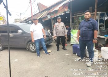 Cegah 3C dan Premanisme Diseputaran Pasar Horas, Polsek Siantar Barat Laksanakan Patroli Jalan Kaki