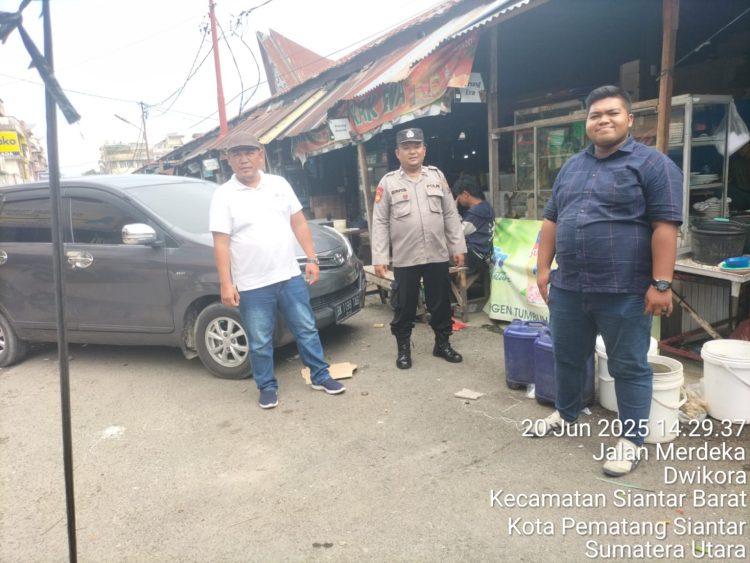 Cegah 3C dan Premanisme Diseputaran Pasar Horas, Polsek Siantar Barat Laksanakan Patroli Jalan Kaki
