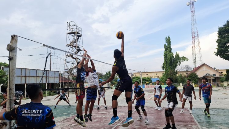 Binmas Polres Pematangsiantar Gelar Pertandingan Persahabatan Bola Volly Antar Satpam