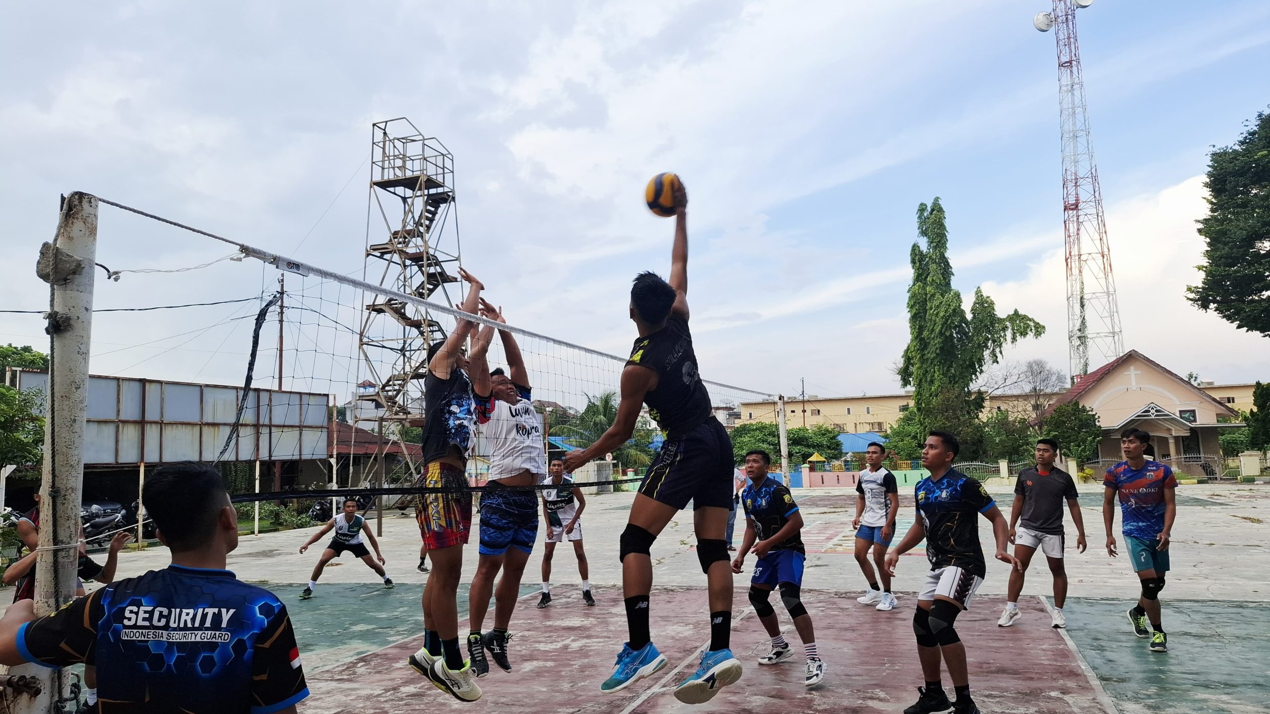 Binmas Polres Pematangsiantar Gelar Pertandingan Persahabatan Bola Volly Antar Satpam Binmas Polres Pematangsiantar Gelar Pertandingan Persahabatan Bola Volly Antar Satpam