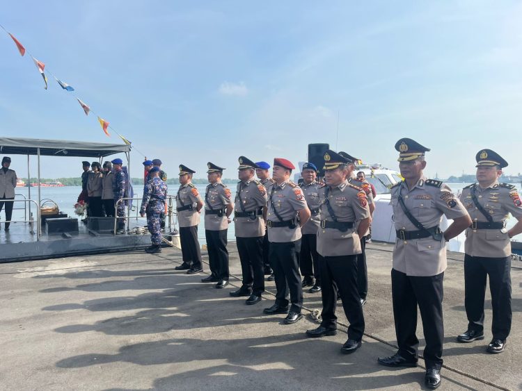Brimob Polda Sumut Hadiri Upacara Tabur Bunga di Laut, Mengenang Jasa Pahlawan di HUT Bhayangkara ke-79