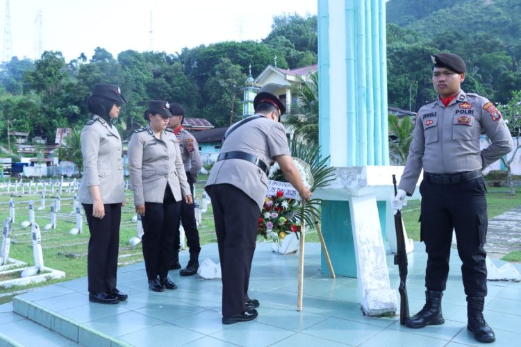 Kapolres Sibolga Sebagai Irup Ziarah Dan Tabur Bunga, Dalam Rangka Hari Bhayangkara Ke-79
