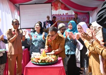 Hadiri HUT IBI Ke-74, Bupati Tapteng : Bidan Memiliki Peran Penting Mewujudkan Kesehatan Masyarakat