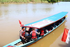 Brimob Tembus Sungai dan Hutan, Batalyon C Polda Sumut Laksanakan Misi Bakti Sosial ke Pelosok Mandailing Natal Sambut HUT Bhayangkara ke-79