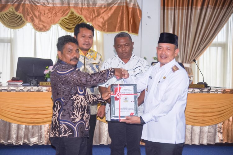 Wakil Bupati Tapteng Hadiri Rapat Paripurna DPRD Penyampaian Ranperda Pertanggungjawaban APBD TA 2024