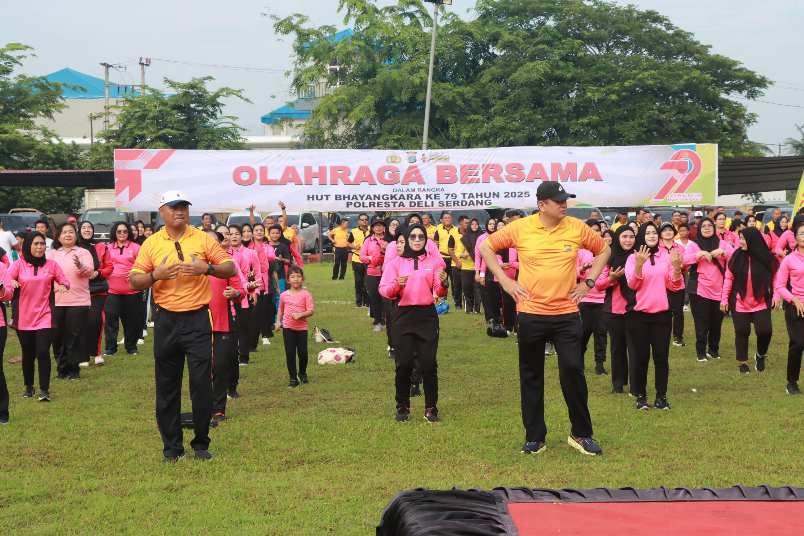 Semarak HUT Bhayangkara ke-79, Polresta Deli Serdang Gelar Olahraga Bersama dan Pembagian Hadiah Menarik Semarak HUT Bhayangkara ke-79, Polresta Deli Serdang Gelar Olahraga Bersama dan Pembagian Hadiah Menarik