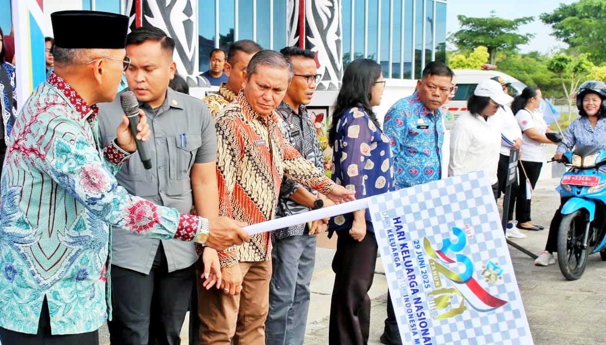 Peringatan Harganas Ke 32 Tahun 2025 Di Kabupaten Simalungun Dimeriahkan Dengan Pelepasan Kirab dan Pemberian Bantuan