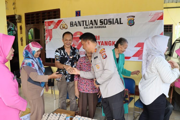 Sambut Hari Bhayangkara 79, Polres Tapanuli Tengah Bakti Sosial dan Anjangsana Kepada Purnawirawan