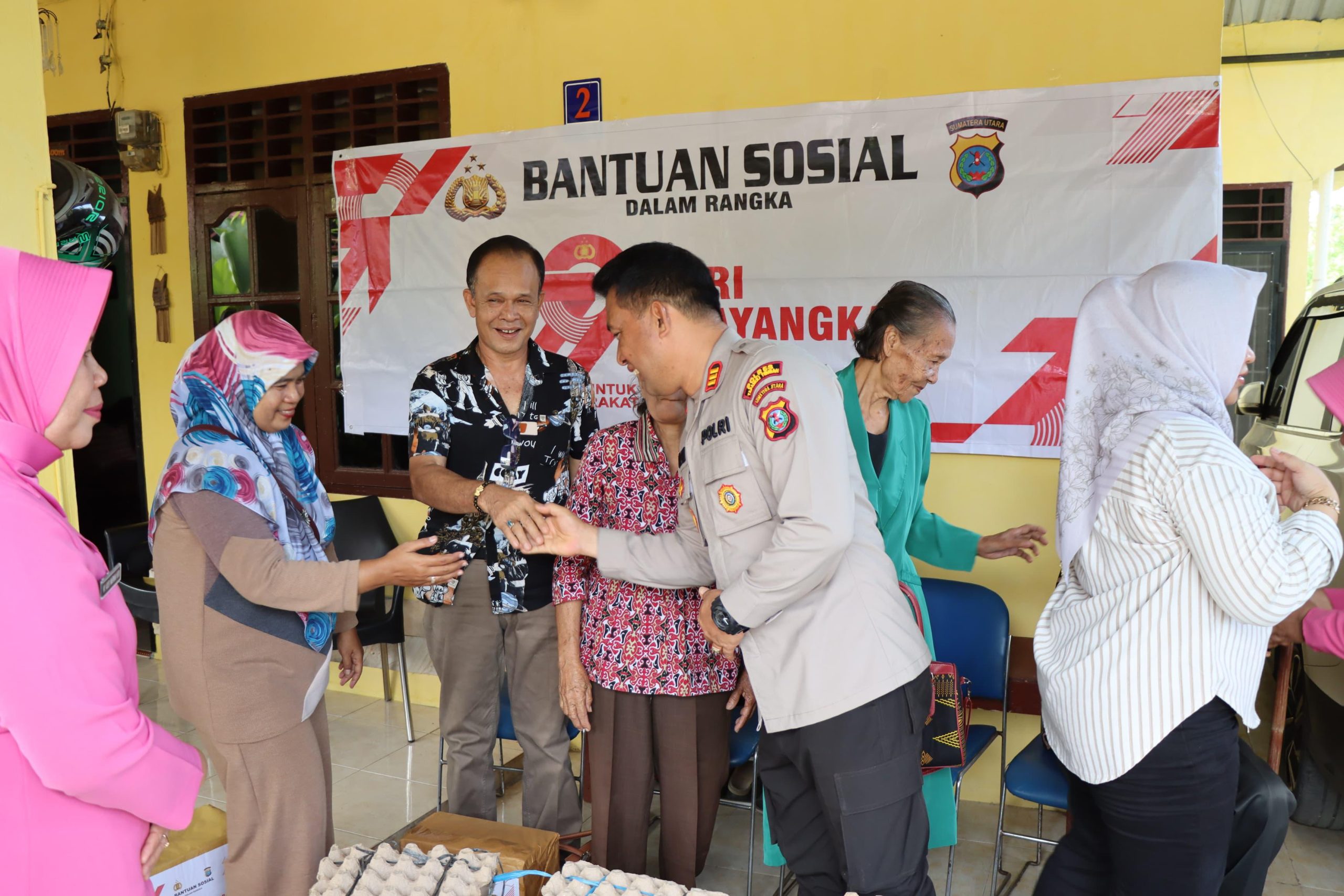 Sambut Hari Bhayangkara 79, Polres Tapanuli Tengah Bakti Sosial dan Anjangsana Kepada Purnawirawan