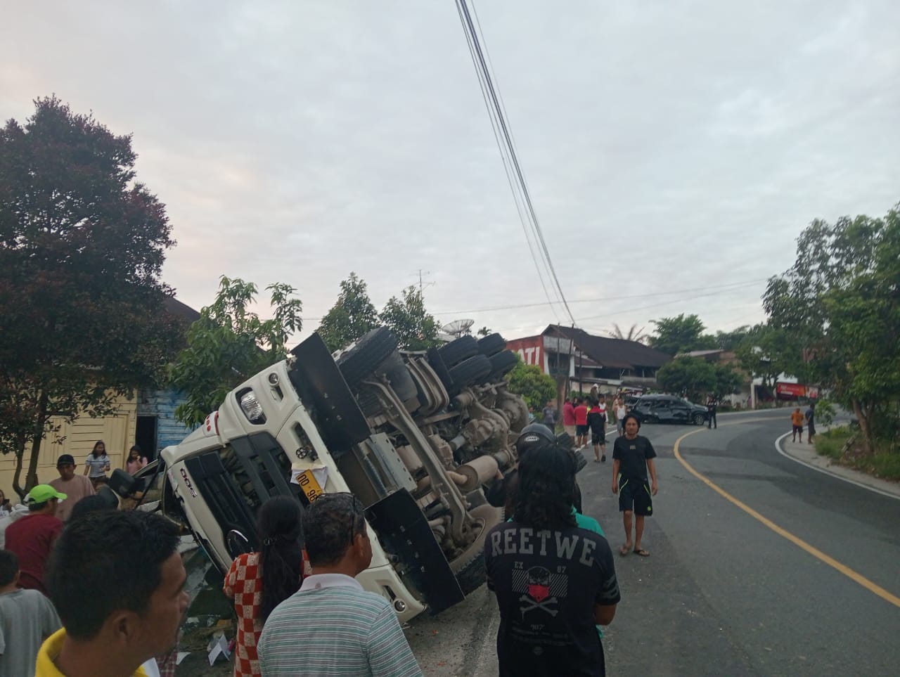 Lakalantas di Jalan Siantar- Parapat, Sopir Truk Asal Asahan Tewas Lakalantas di Jalan Siantar- Parapat, Sopir Truk Asal Asahan Tewas