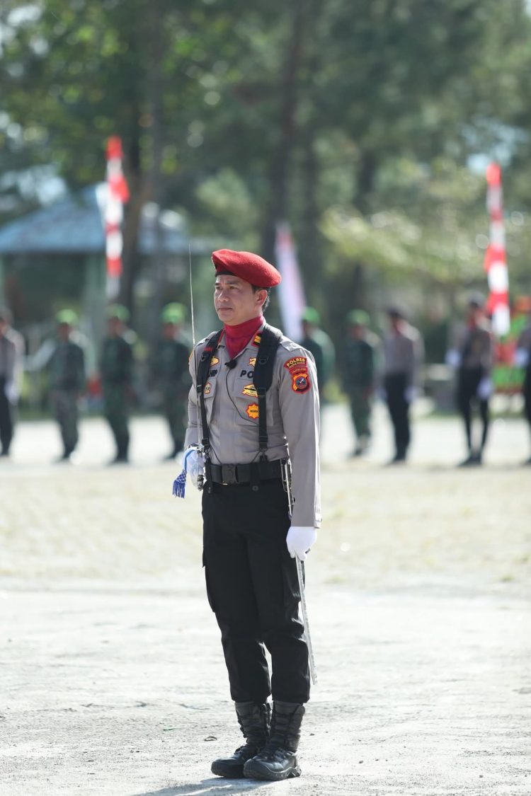 Bupati Franc Bernhard Tumanggor Hadiri Peringatan HUT Bhayangkara ke 79 tingkat Lapangan Napa Sengkut