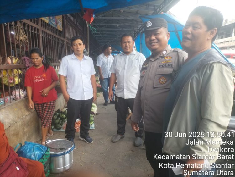 Cegah 3C dan Premanisme Di Seputaran Pasar Horas, Polsek Siantar Barat Patroli Jalan Kaki